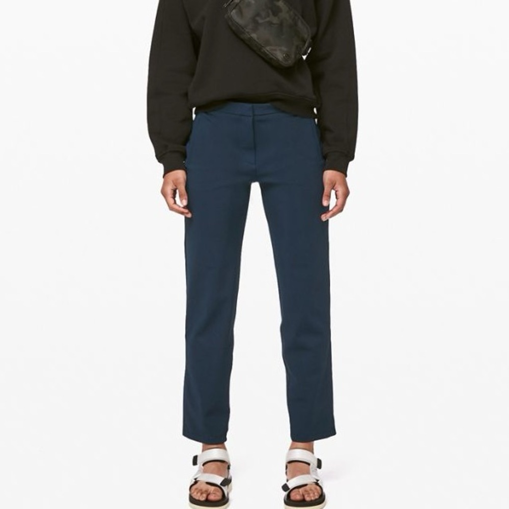 Lululemon Athletica Blue On the Move Pant
Light Size 4